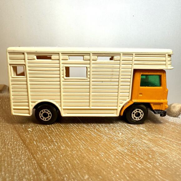 Vintage Matchbox Die Cast Vehicles Lot - Lesney Superfast Trucks, Vans and SUVs - Picture 11 of 16